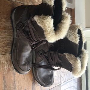 Snow boots only worn once price is negotiable